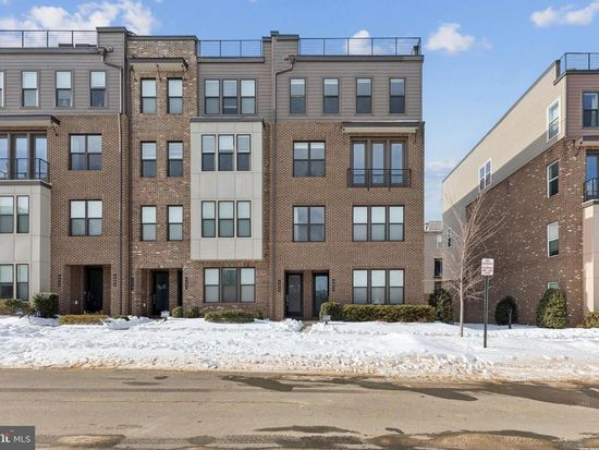 4635 Charger Pl Unit 805, Chantilly, VA 20151