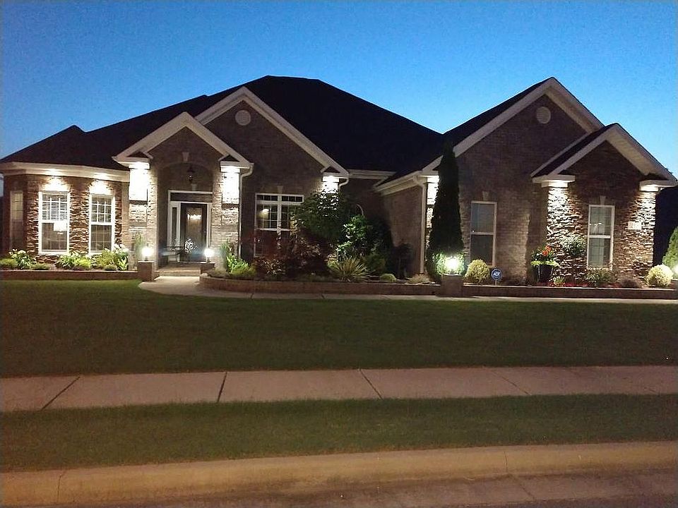 2nd image of 213 Woodgrove Dr NW