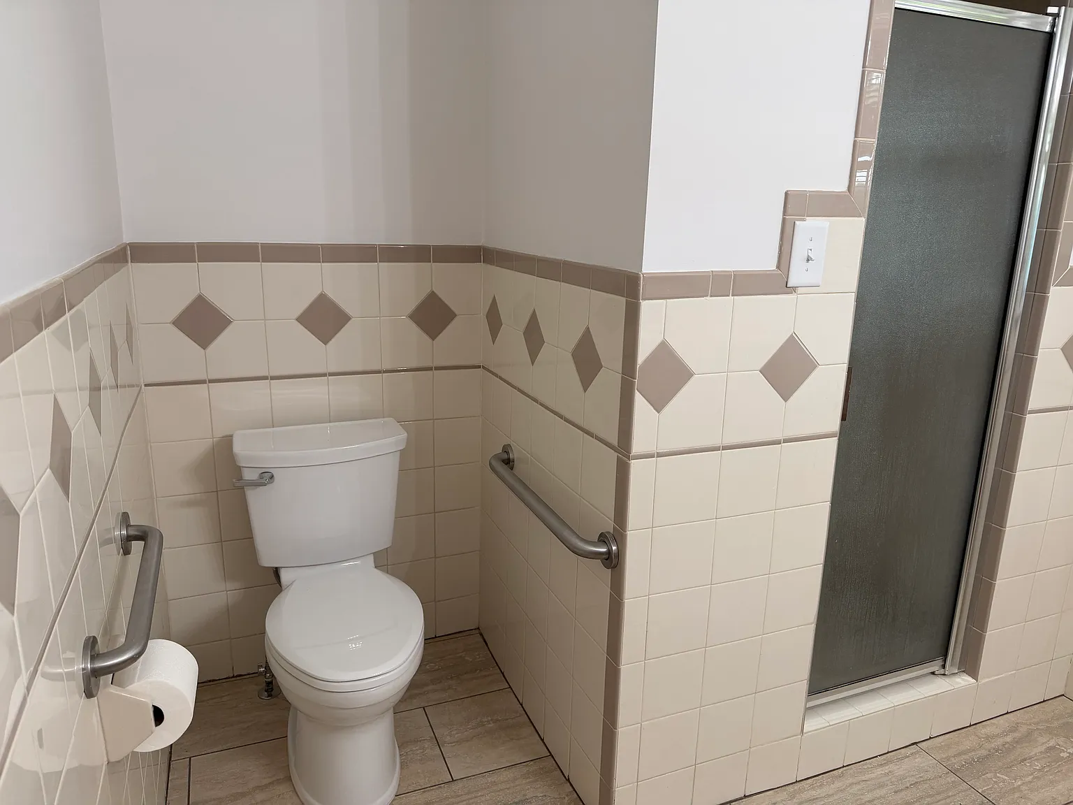 3 bed, 2100 sqft, $1,950 — Photo 3