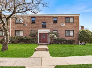 8 Lawrence Drive #A, White Plains, NY