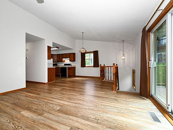 5th image of 3761 Robin Ln