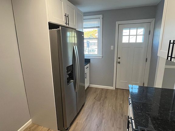 4th image of 1001 Coyne Pl