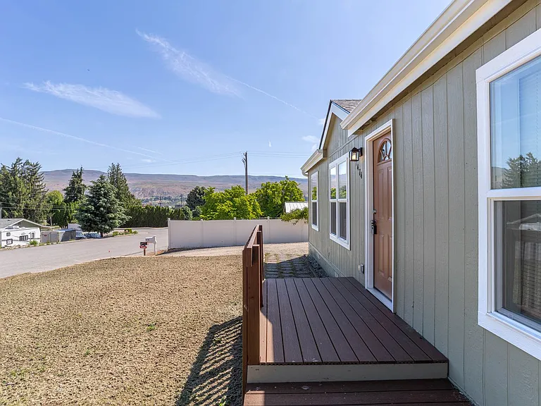 2474 Lemaister Ave — Photo 3