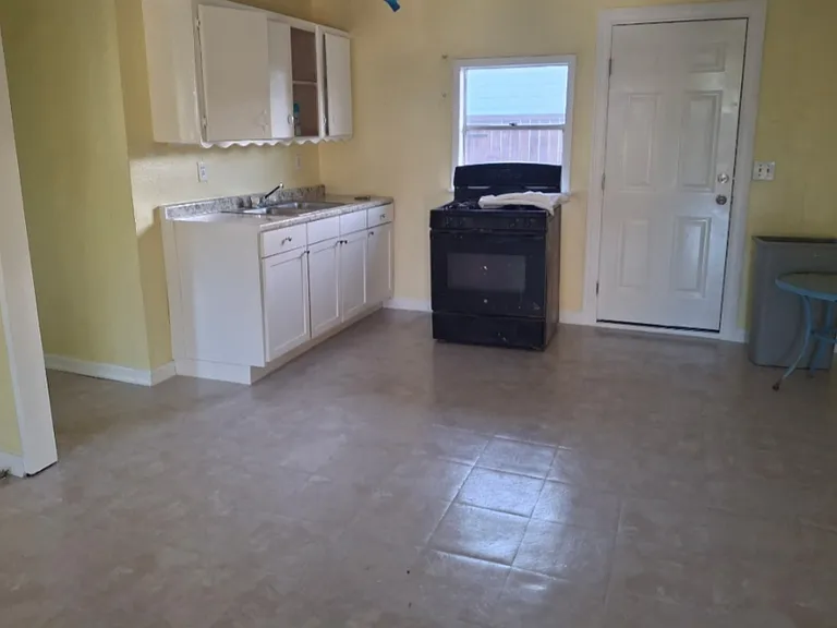 1401 W Monroe Ave — Photo 2
