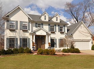 1027 E Jefferson Ave, Wheaton, IL 60187