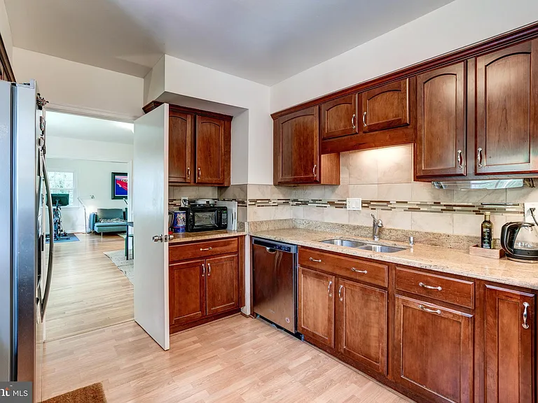7525 Cayuga Ave — Photo 18