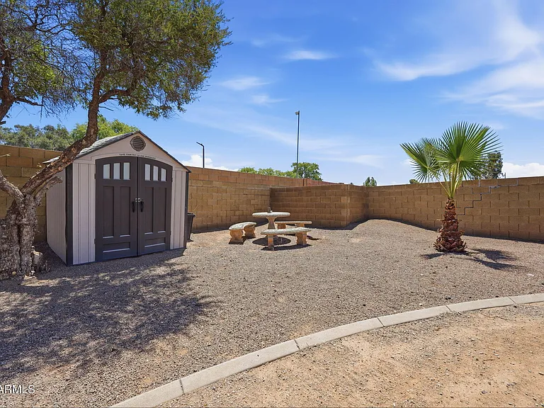 2575 E Drake St — Photo 42