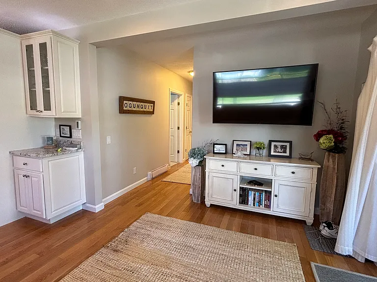 327 Shore Rd #B — Photo 5