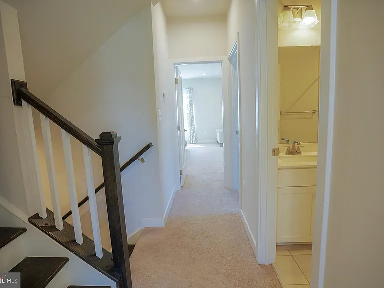 8210 Goldstone Ct — Photo 10