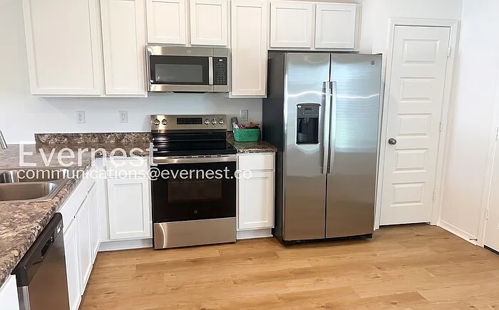 6681 Hollywood Ave — Photo 3