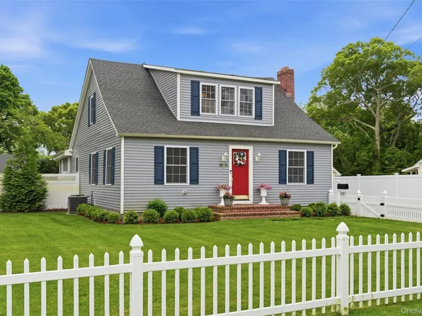 238 Woodlawn Avenue, Saint James, NY 11780