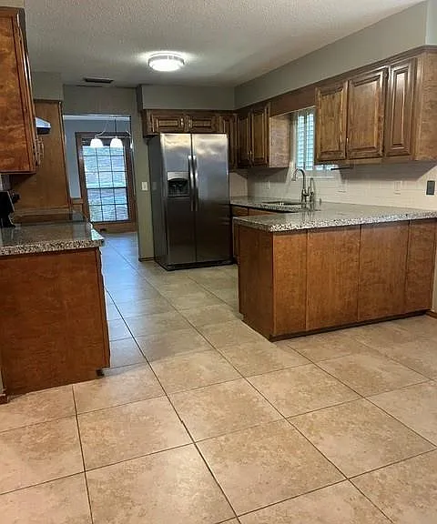 101 E Wisteria Ave — Photo 4