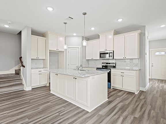 4th image of 2308 Bloomfield Dr