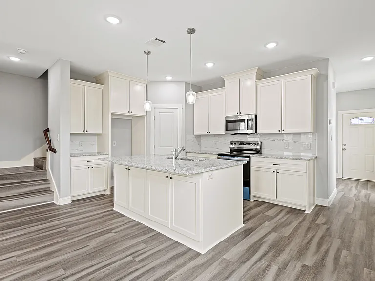 2308 Bloomfield Dr — Photo 4