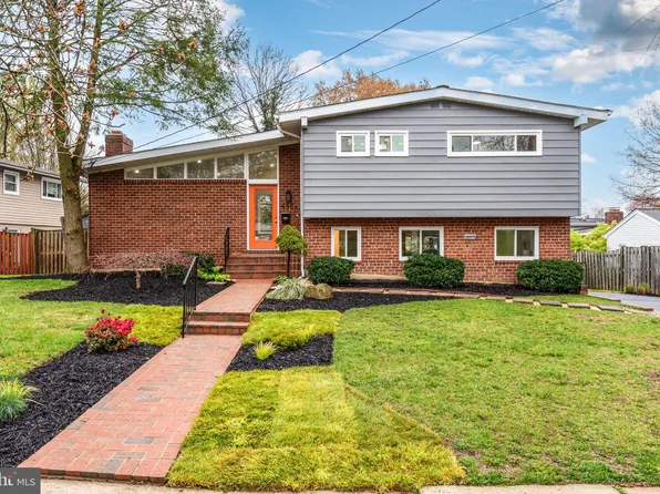 5006 Regency Pl, Alexandria, VA 22304