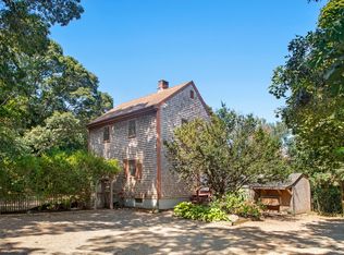 195 County Rd, Oak Bluffs, MA 02557