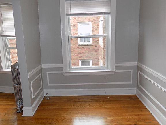 5th image of 1301 W Argyle St APT 307