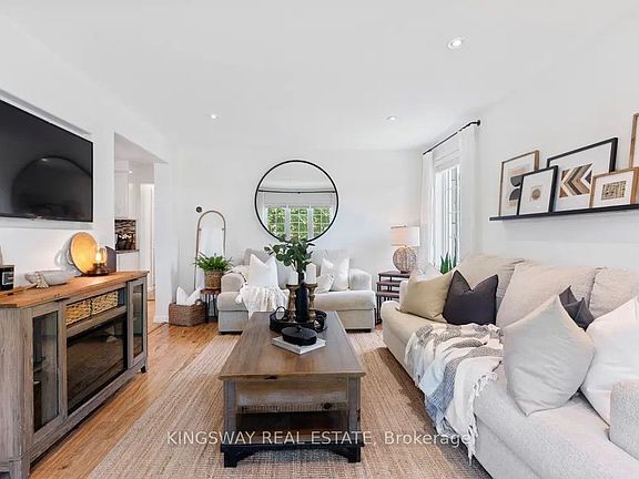 4th image of 848 Grierson St