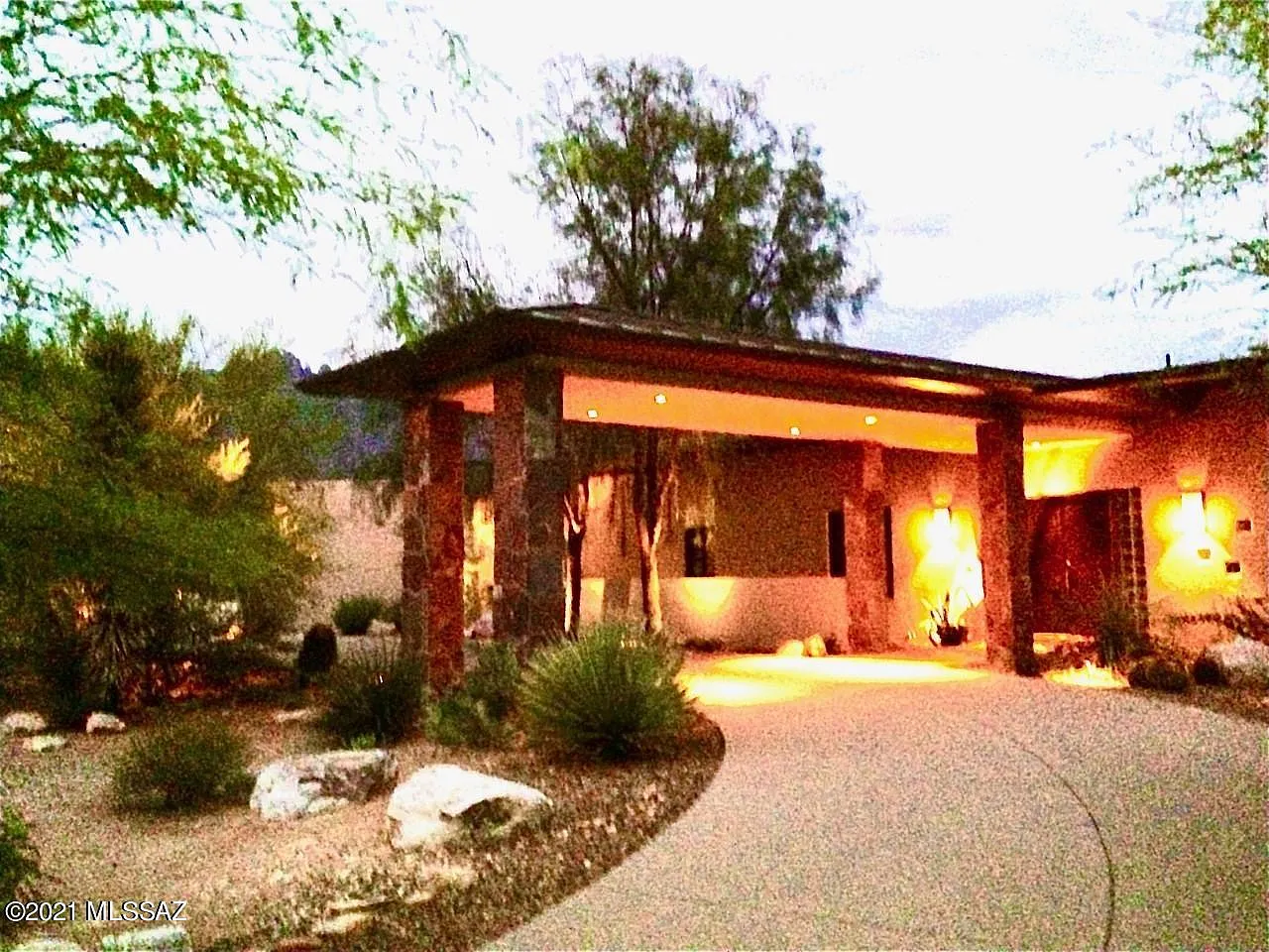6 bed, 5.5 bath, 6913 sqft, $30,000 — Photo 3