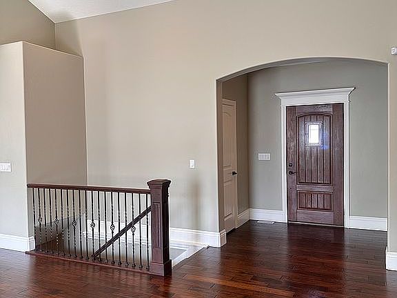 5th image of 332 Flagstone Dr
