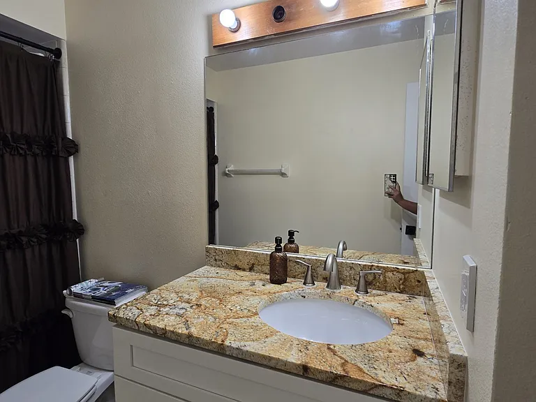 1545 Maxwell Ln — Photo 35