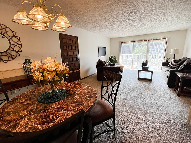 Crestbrook Apartments & Townhomes — Photo 24