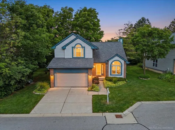 23183 Potomac Cir, Farmington Hills, MI 48335