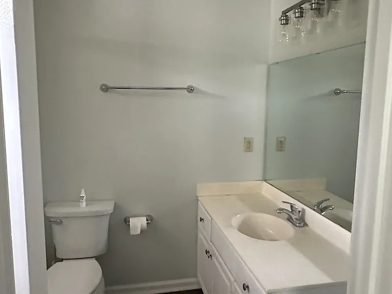 7528 Claymont Dr — Photo 13