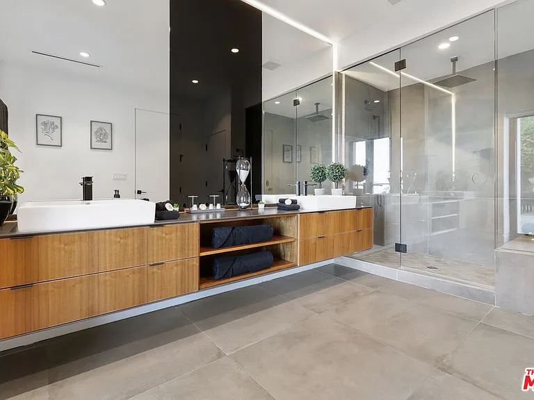 8514 Franklin Ave — Photo 32