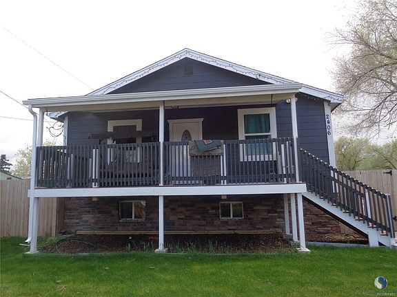 North facing front yard