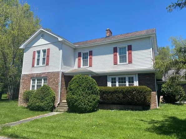 392 Tazewell Ave, Tazewell, VA 24651