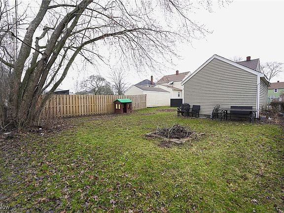 4th image of 142 Johnson Ave