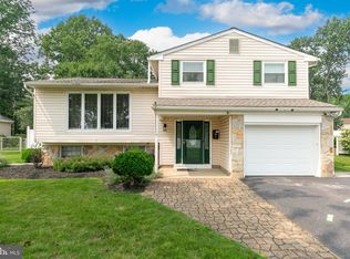 9 Arrowhead Dr, Marlton, NJ 08053
