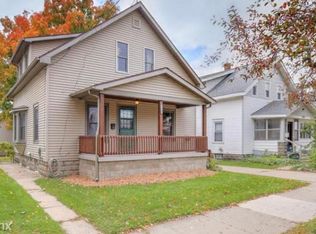 1028 Courtney St NW, Grand Rapids, MI 49504