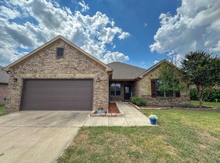 313 Valley Dr, Aubrey, TX 76227