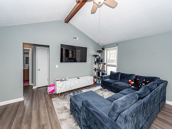 3rd image of 112 Fripp Ln