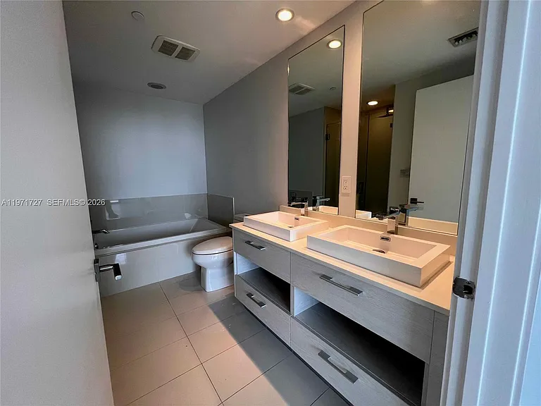 45 SW 9th St #3703 — Photo 30