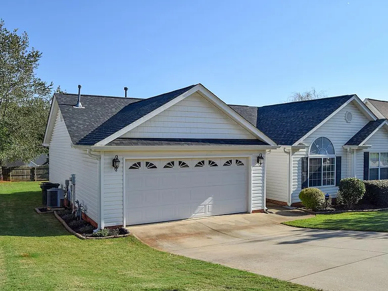 18 Olivine Way — Photo 3