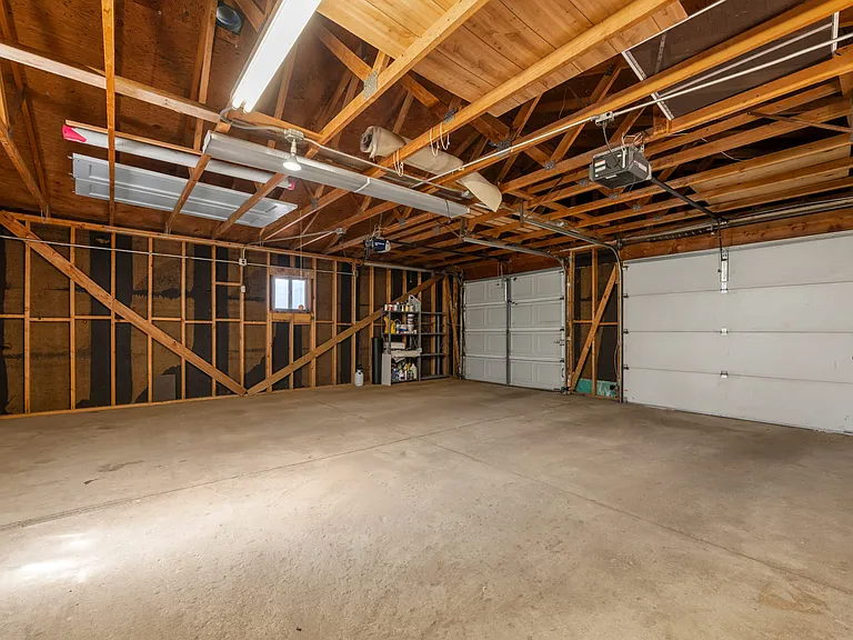 2140 Robin Dr — Photo 35