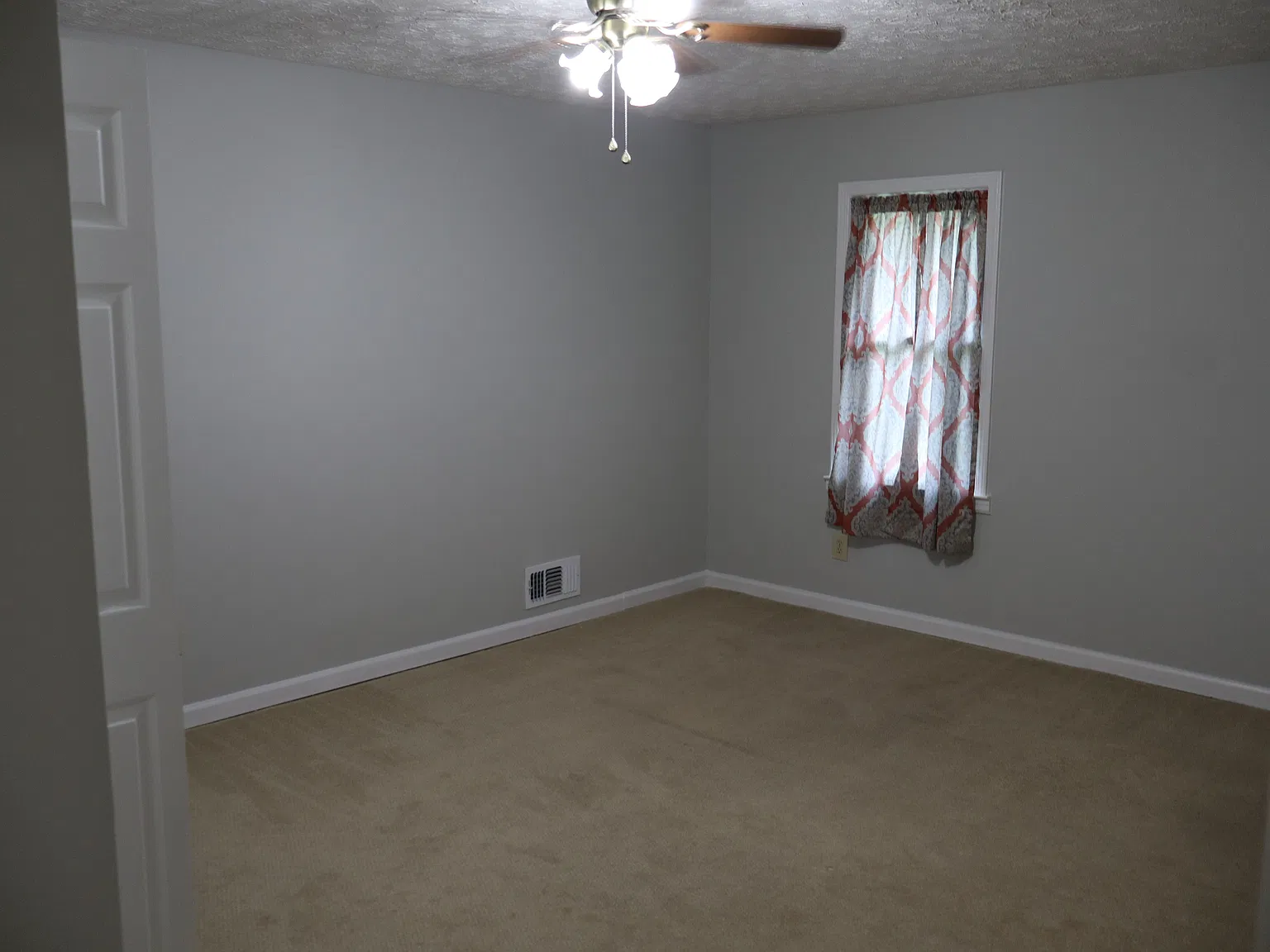3 bed, 1612 sqft, $1,925 — Photo 3