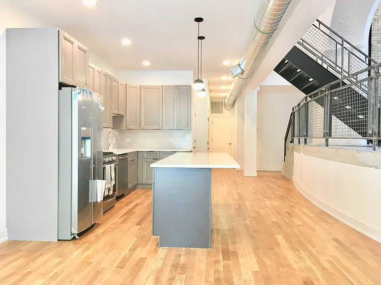 4601 N Paulina — Photo 3