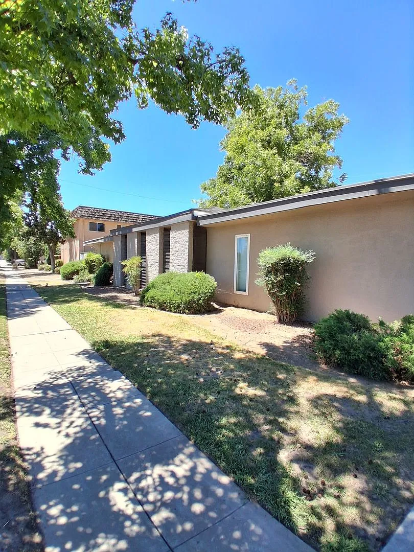 3319 E. Fairmont Ave. — Photo 3