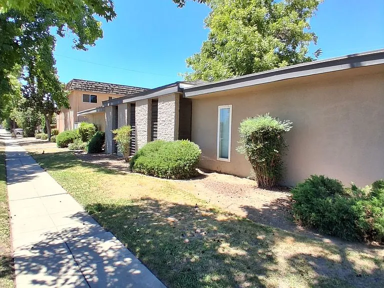 3319 E. Fairmont Ave. — Photo 3
