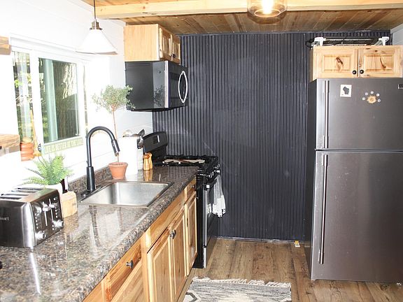 4th image of 10575 Cedar Crest Dr