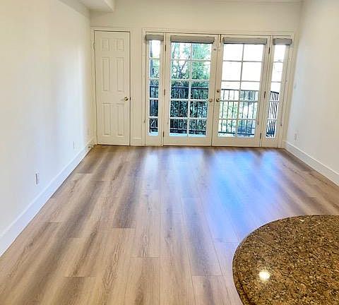 5th image of 1820 Holmby Ave APT 4