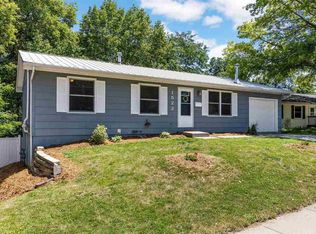 1522 Prairie Du Chien Rd, Iowa City, IA 52245