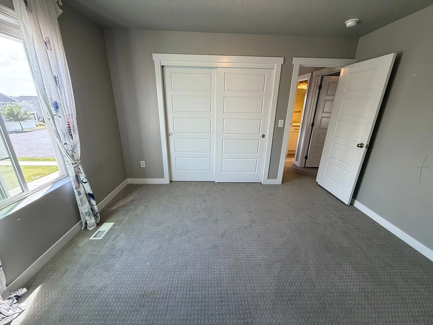 Beautiful 5-Bedroom Home in Lehi - Plenty of Storage! — Photo 4