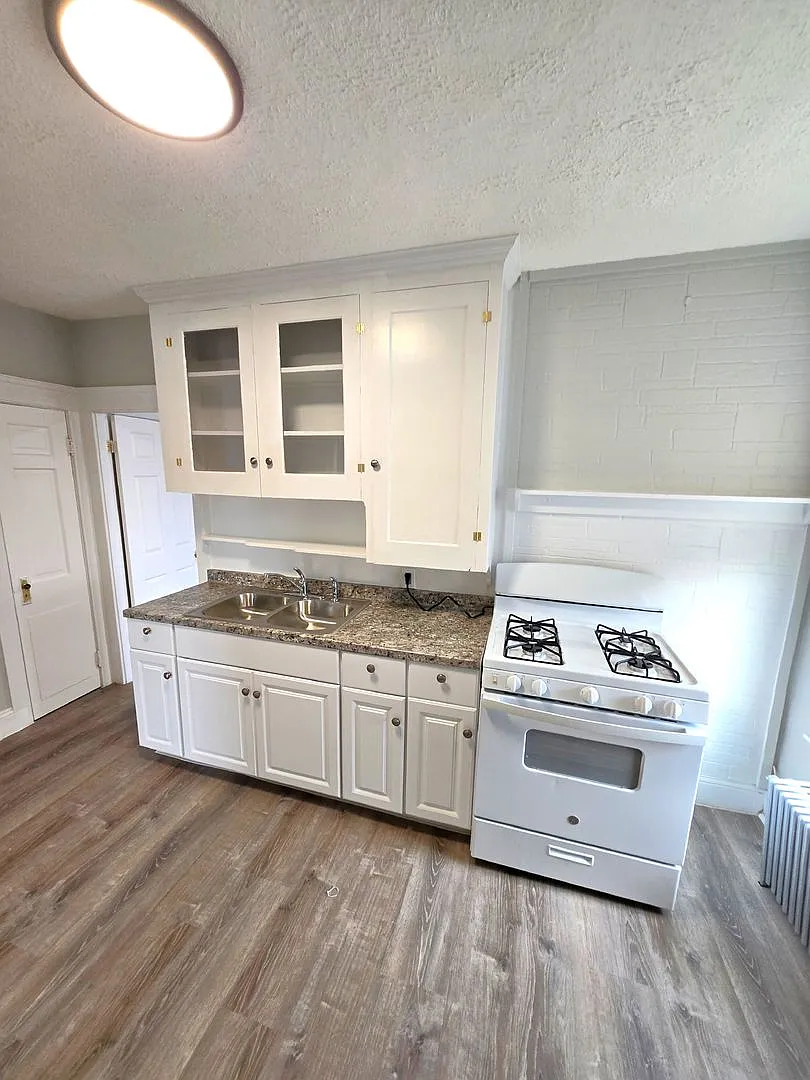 161 Montgomery Street (Previous Ownership - Js Residential) — Photo 3