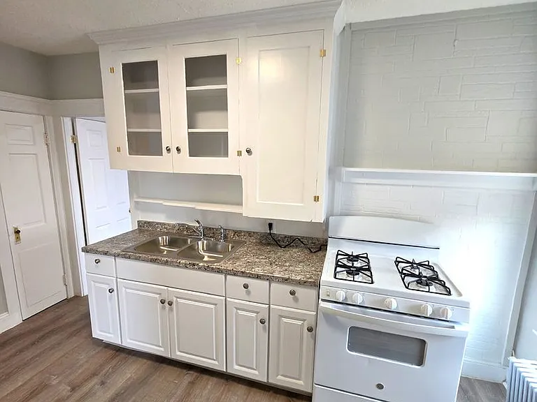 161 Montgomery Street — Photo 3