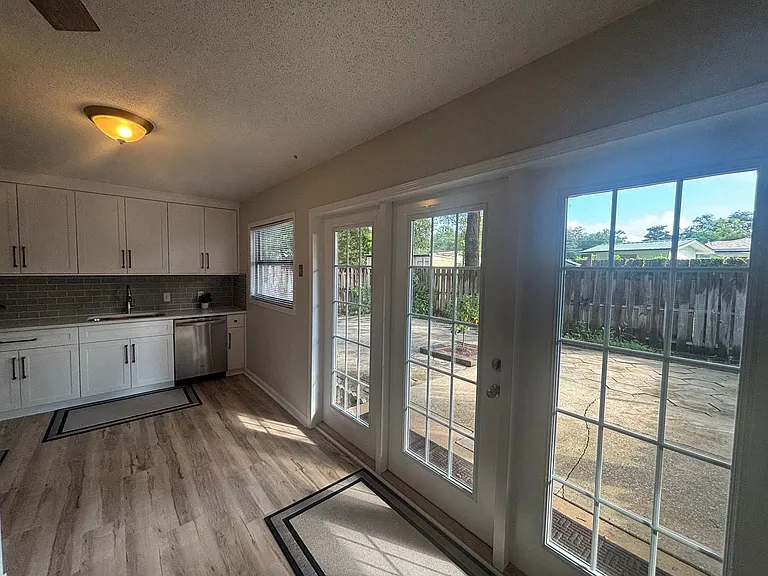 143 Edward Cir — Photo 4